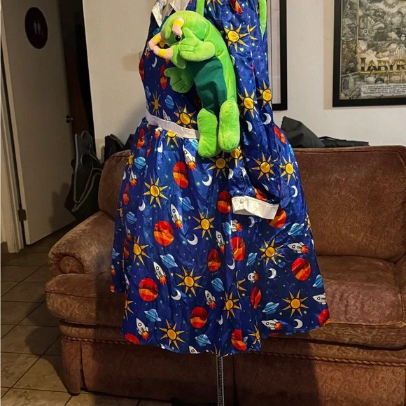 Plus Size Magic Schoolbus Halloween Costume - Picture 5 of 11